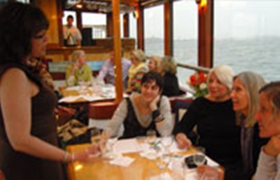 NY charter yacht Manhattan - wine tasting